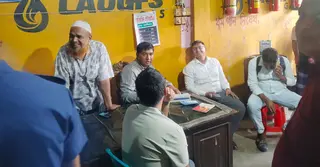 টাঙ্গাইলে অতিরিক্ত দামে তেল বিক্রি; দুই ব্যবসা প্রতিষ্ঠানকে জরিমানা